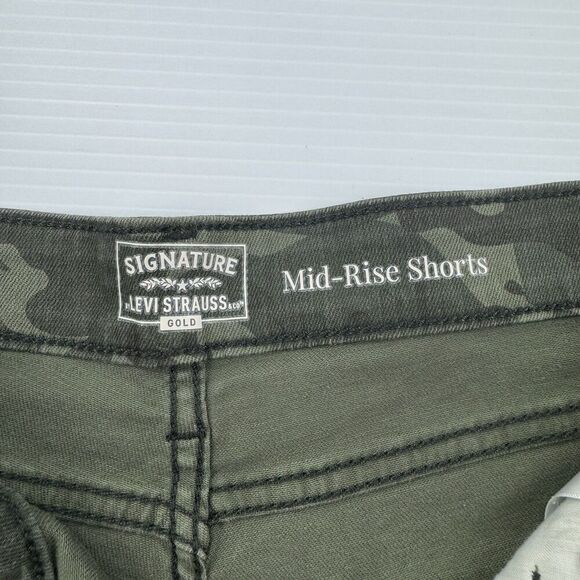 Signature Levi Strauss Gold Mid-Rise Camo Cutoff Shorts Women’s 10 W30 - Picture 3 of 10